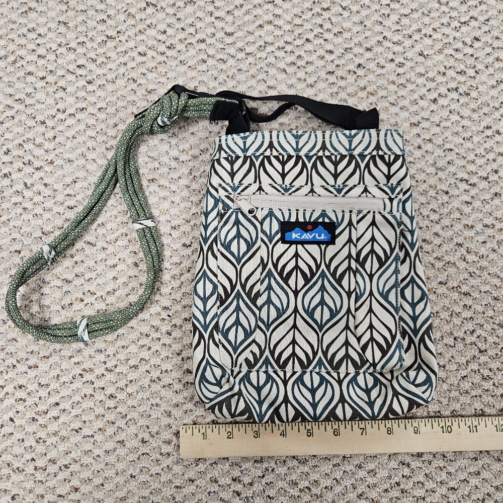 Kavu Rope Keepalong Sling Canvas Crossbody Bag Paracord Strap Clip Leaves Forest